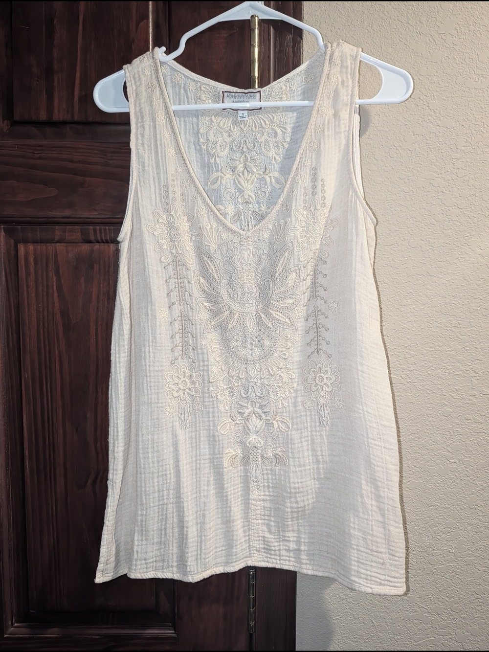 Johnny Was Cream Embroidered V-Neck Sleeveless Camisole